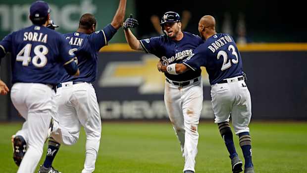 brewers_game1_walkoff.jpg